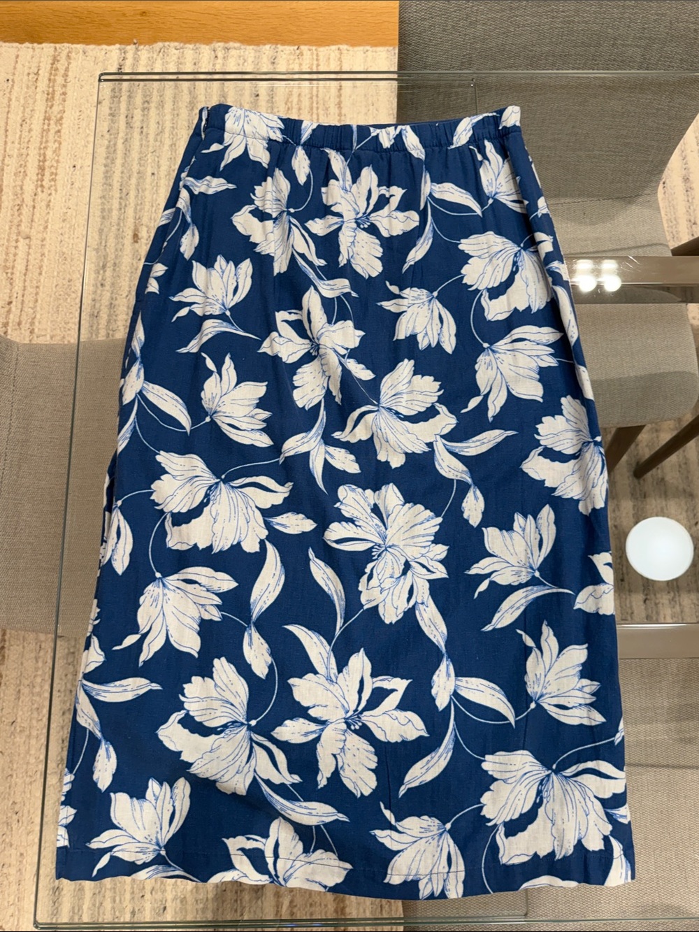 Gap Navy Blue Floral A-Line Women’s Skirt. Side zip. 2 slits. - Picture 5 of 7